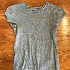 Solid gray top! Closet staple.